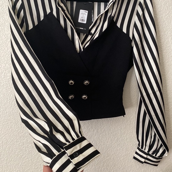 Beautiful dress shirt size XS - Picture 3 of 6